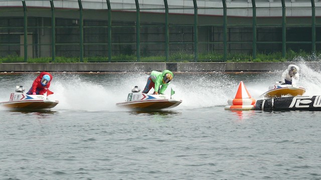 競艇　雨のレース　画像